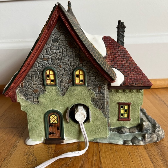 Crystal Creek Winery, Santa’s Workbench Collection, 2002 - Picture 5 of 12